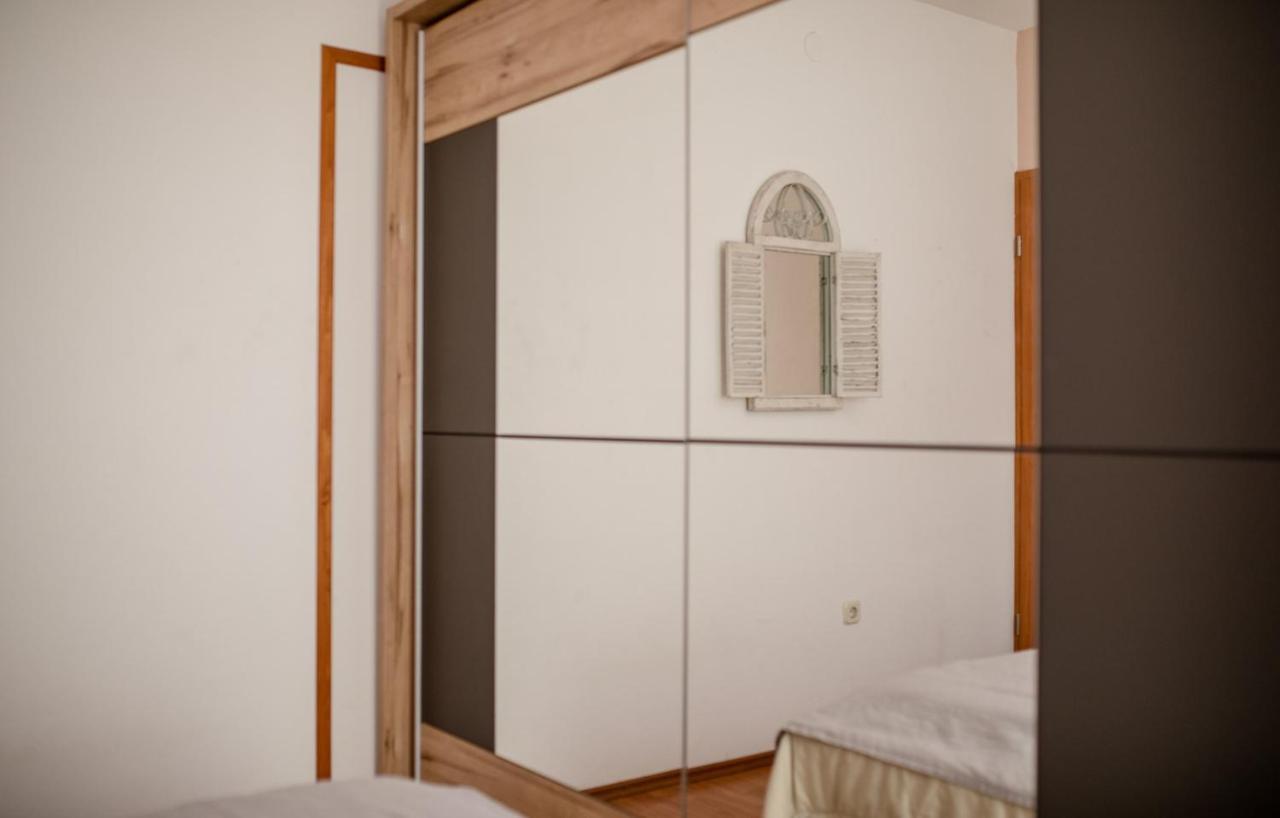 Apartments Vladimir 2836 Palit Bagian luar foto